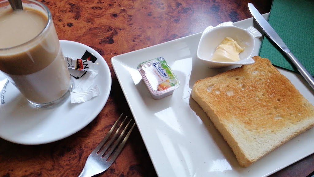 Bar El Comienzo — Comida y bebida