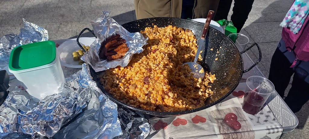Bar cafeteria Piqueras — Comida y bebida