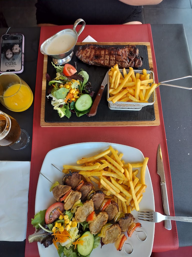 Pizza Metro Restaurant Salou — Comida y bebida