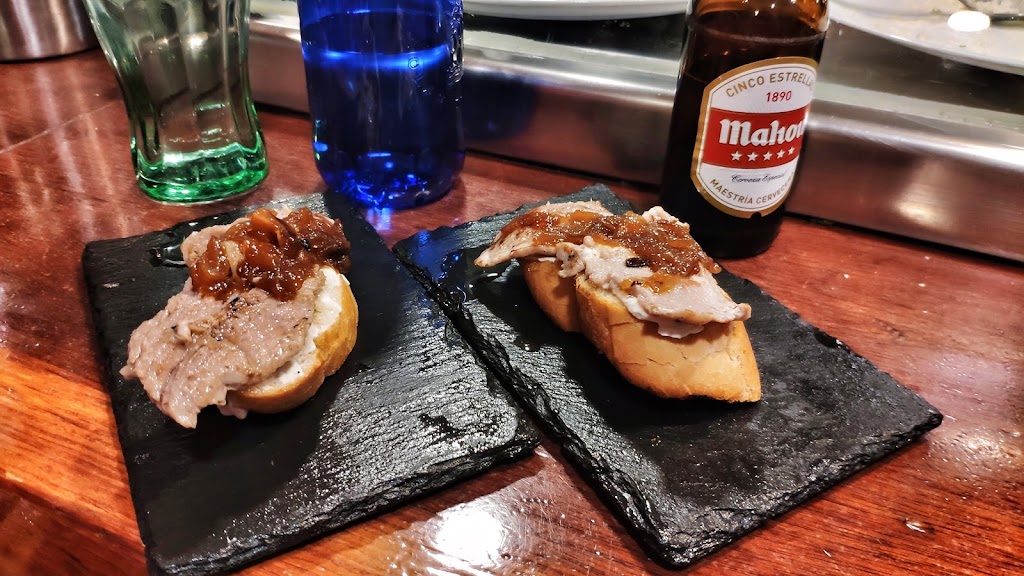 Bar Segoviano. — Comida y bebida