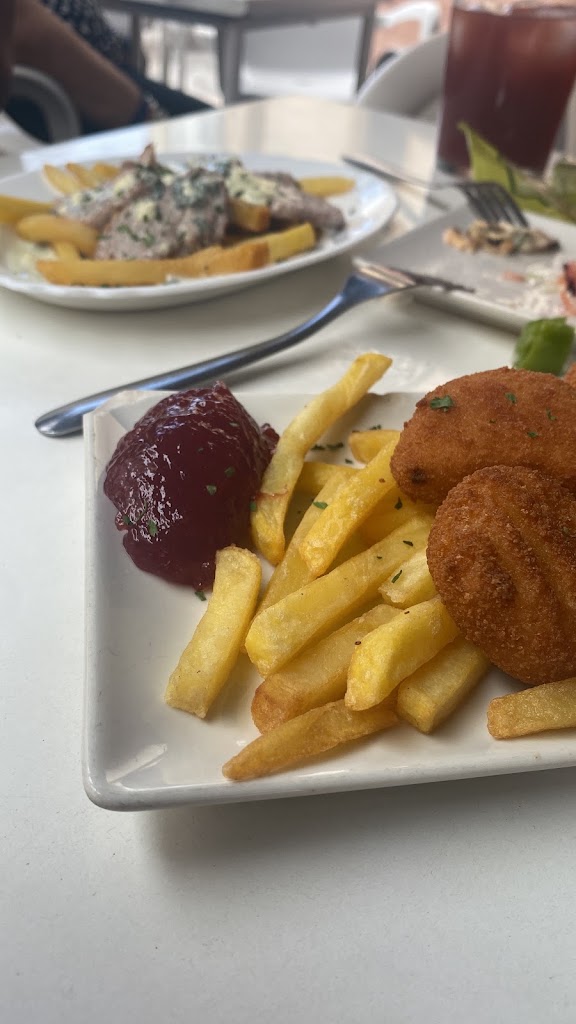 Cafe Bar Sombrillito — Papas fritas
