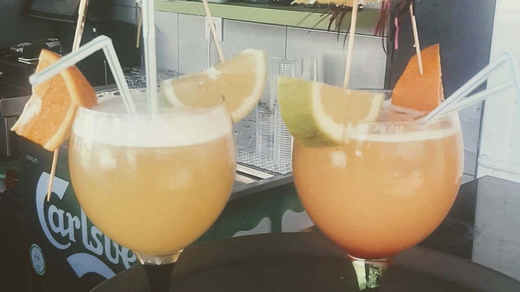 Bar piscina Walhalla — Comida y bebida