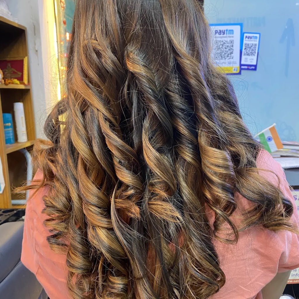 Vama Unisex Makeover Beauty Clinic