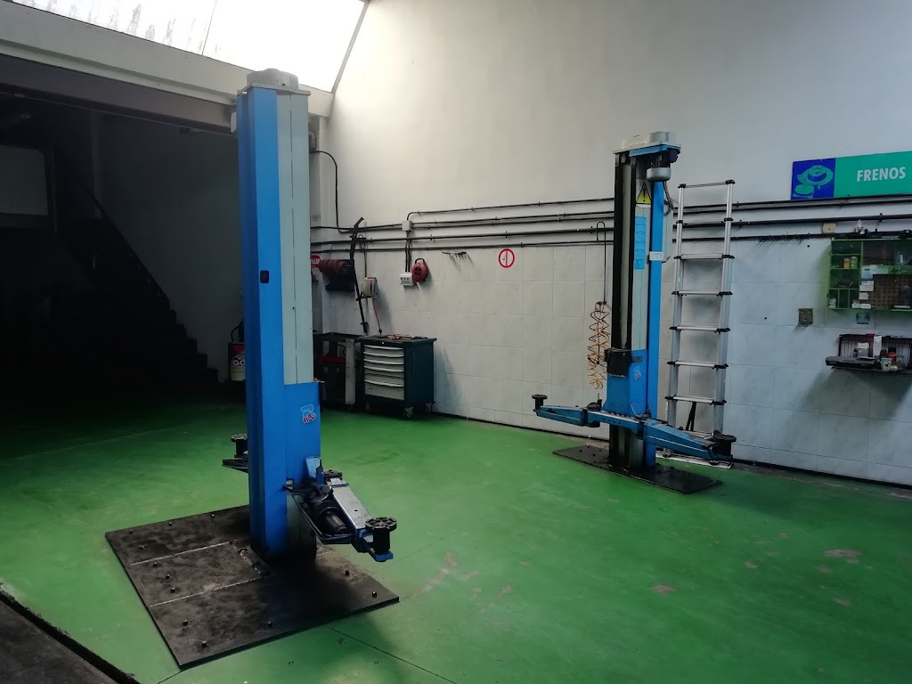 Talleres Fernandez HGR — Interior