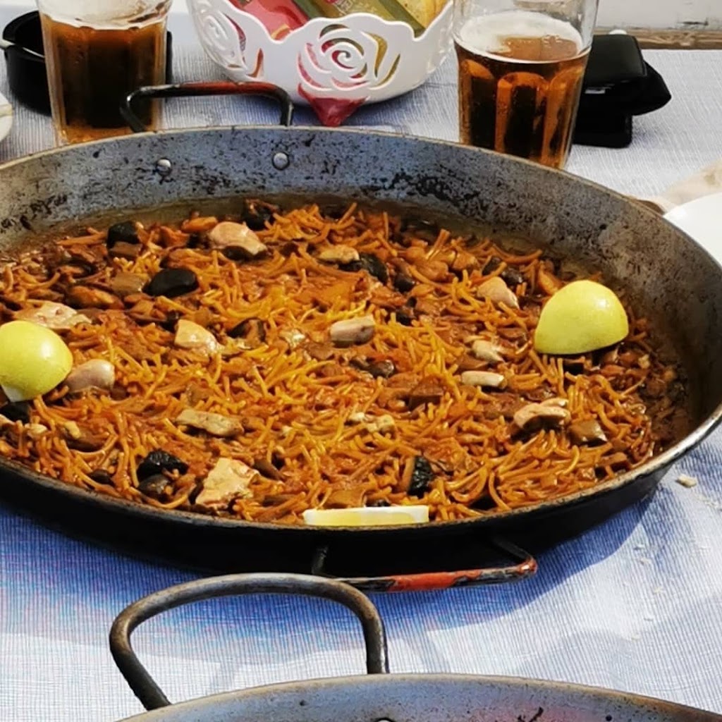 Beach Club Bahia — Comida y bebida