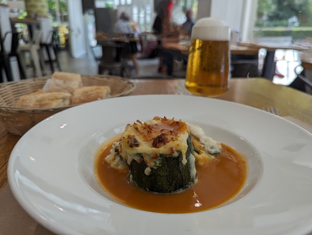 Cafe La Brujula — Comida y bebida