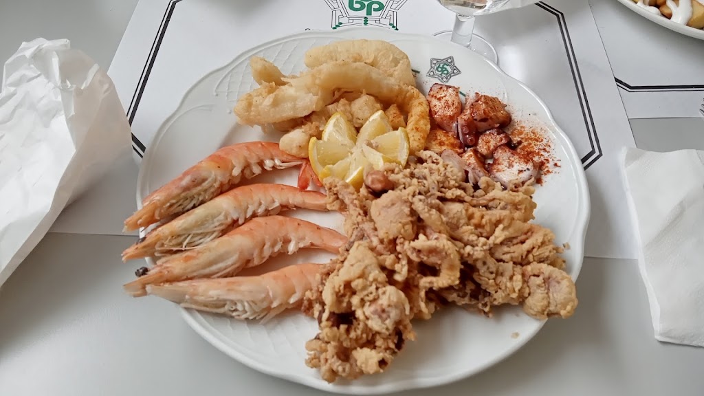 Cafeteria Ciudad de Pamplona — Comida y bebida
