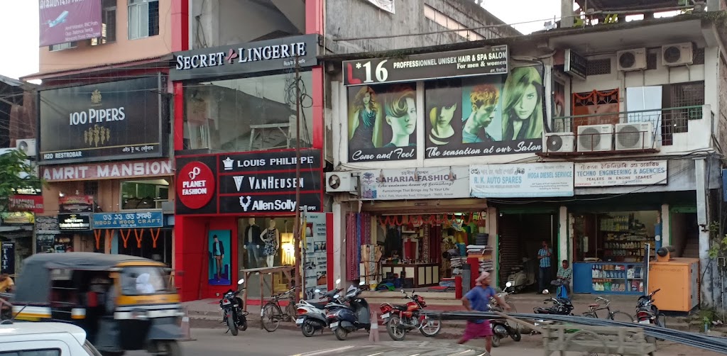 L 16 Club Unisex Salon