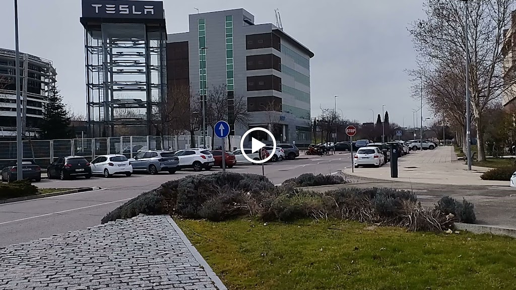 Tesla Center Madrid Alcobendas — Videos