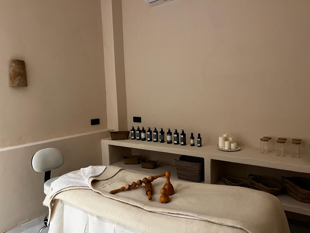 SECRETOS DEL AGUA. PELUQUERIA Y ESTETICA. ARES SALON BOUTIQUE.