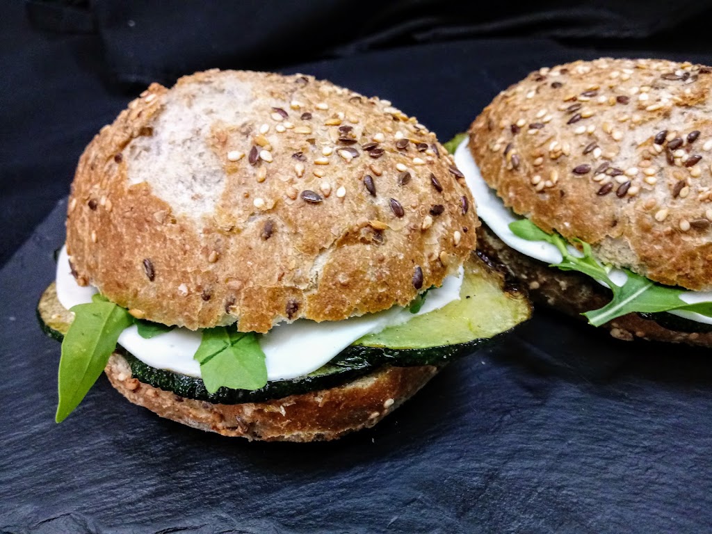 Cafeteria La Favorita — Comida y bebida