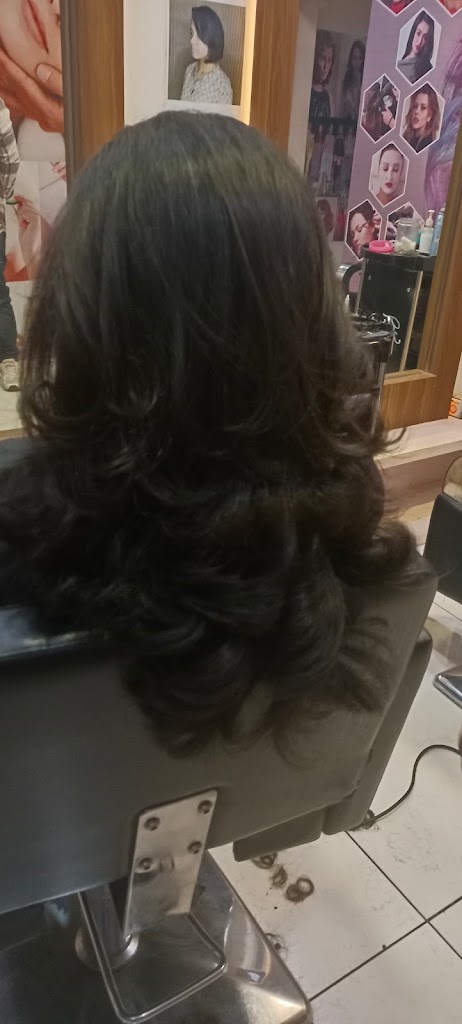 New Naturals Family Saloon Bhuj