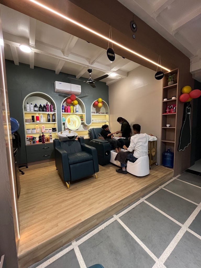 Glowtique Salon Bridal Makeup Studio Artist Best Beauty Salon Nail Hairstyling Services Organic Facials In Gwalior