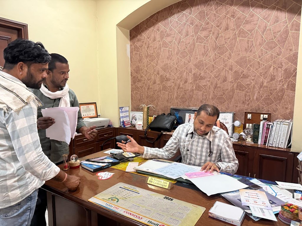 Dr. Dr Priyank Jain Cardiologist In Indore Pacemaker Angiography Angioplasty Doctor Indore