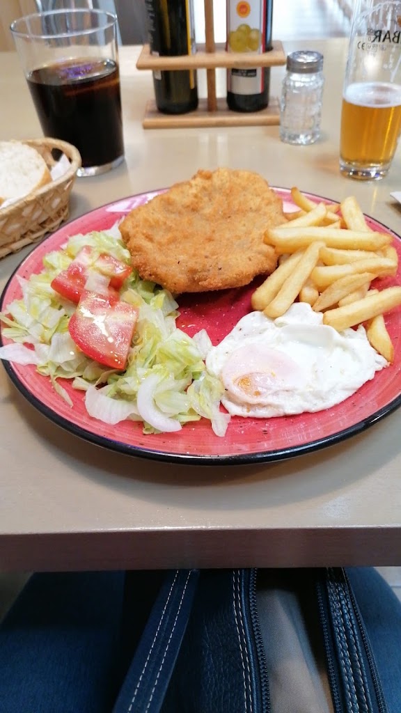 Fusion World Cafe — Comida y bebida