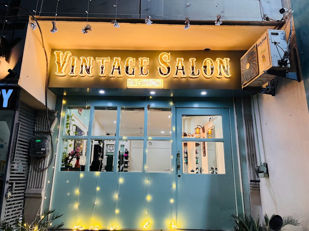 Vintage Unisex Salon