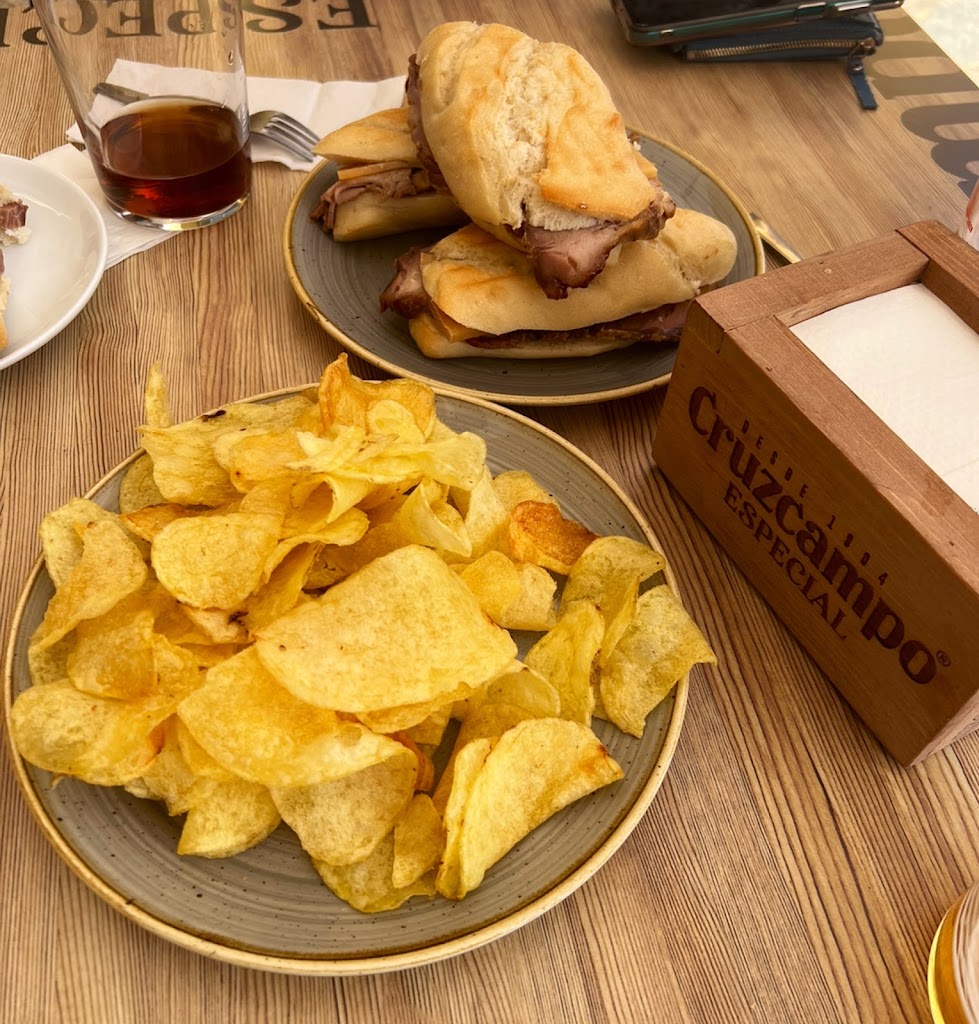 Bar PATAPALO — Comida y bebida