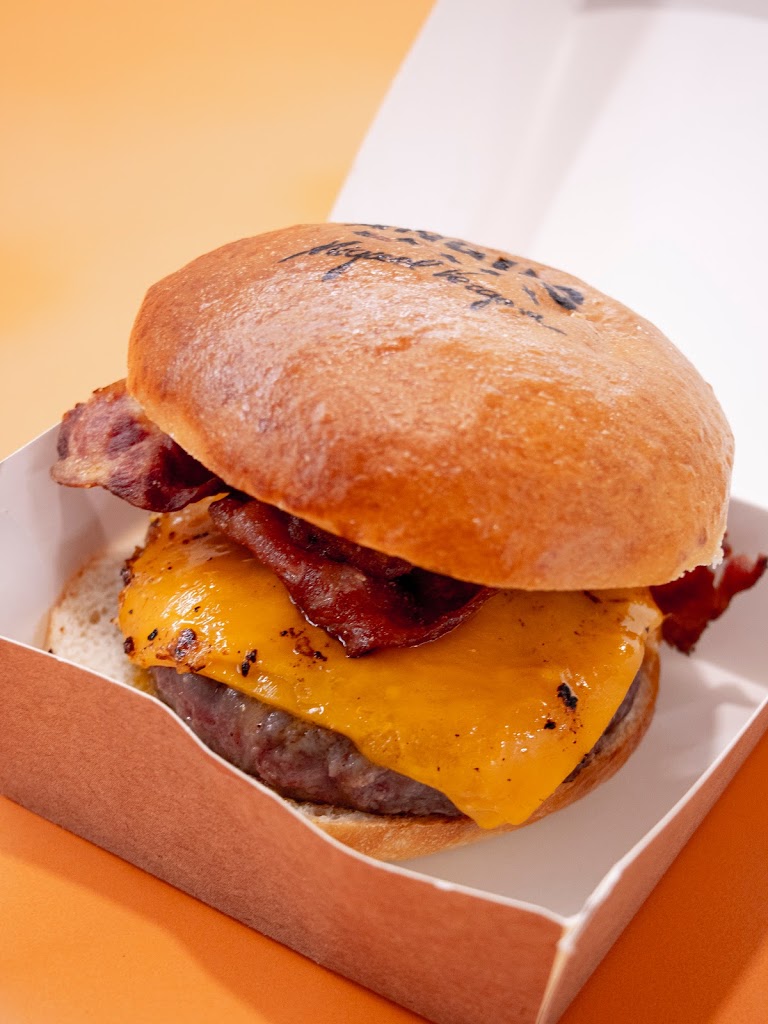 Rico Burguer San Isidro — Comida y bebida