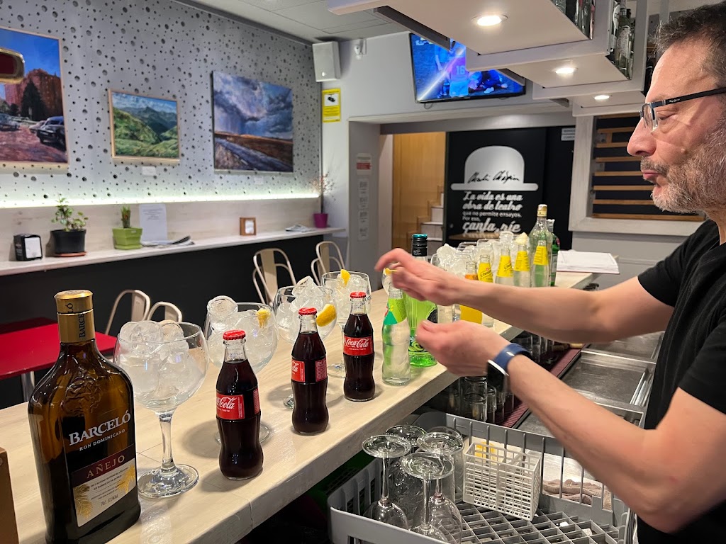 Restaurante Cafe Bar El Bombin — Ambiente