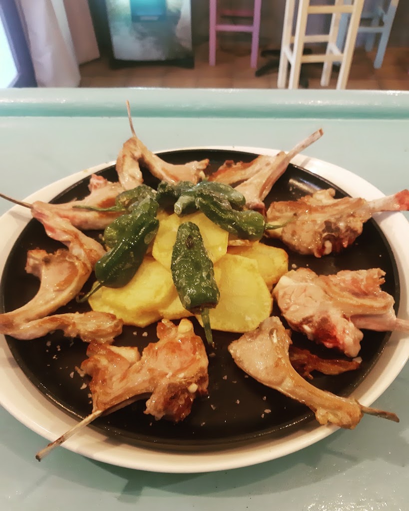 Casa Nuria — Comida y bebida
