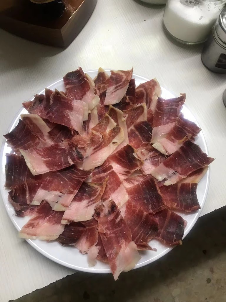 Los Olivos — Comida y bebida