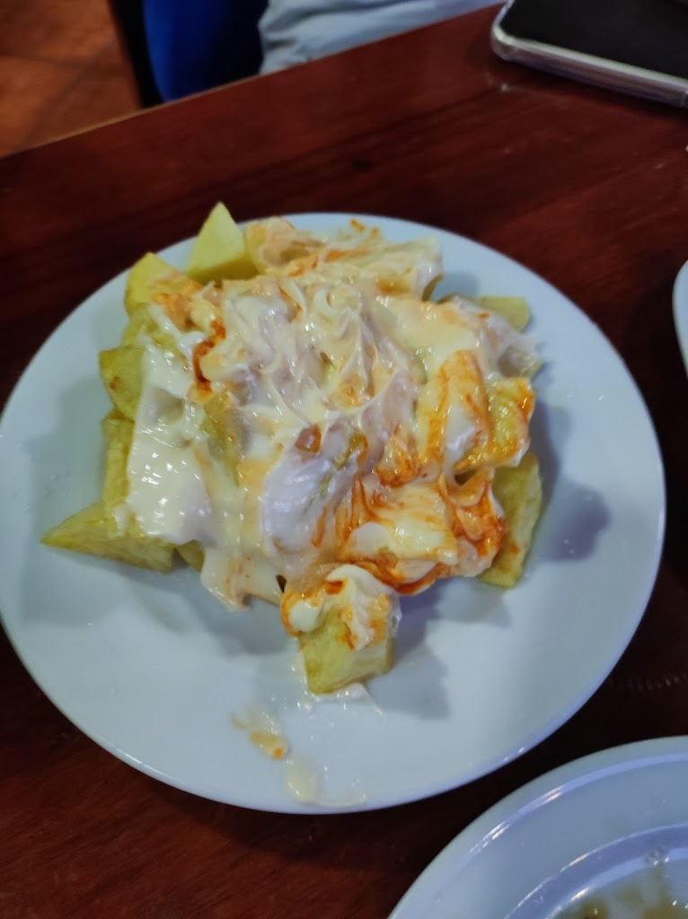 Bar LAS 3 MMM — Comida y bebida