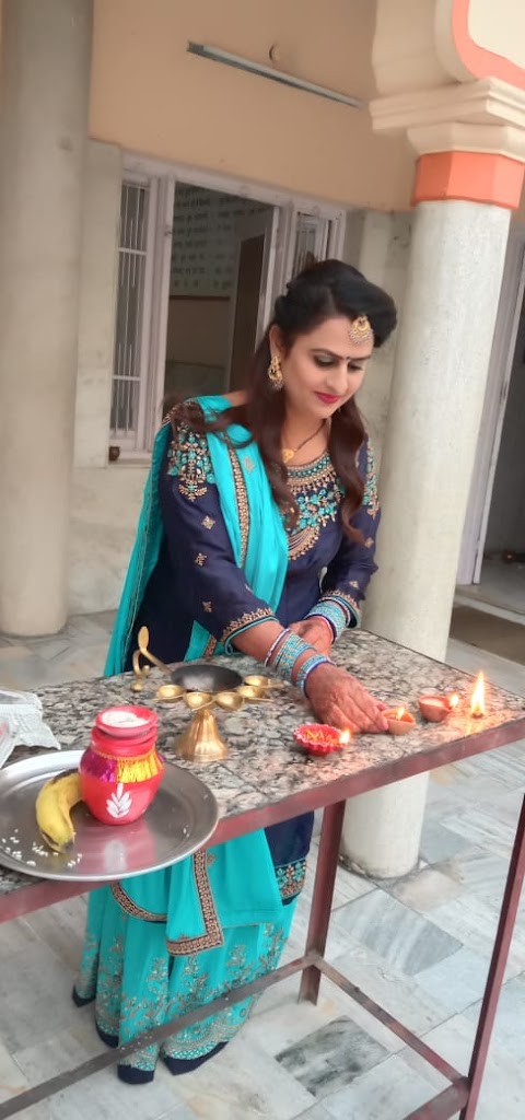 Anmol Make Up Studio Salon And Spa Academy