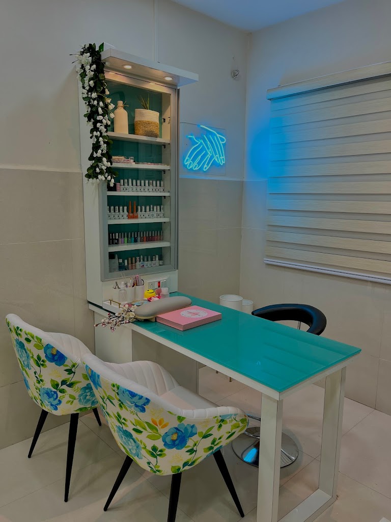 Preety Me Polish Nail Salon In Dhule