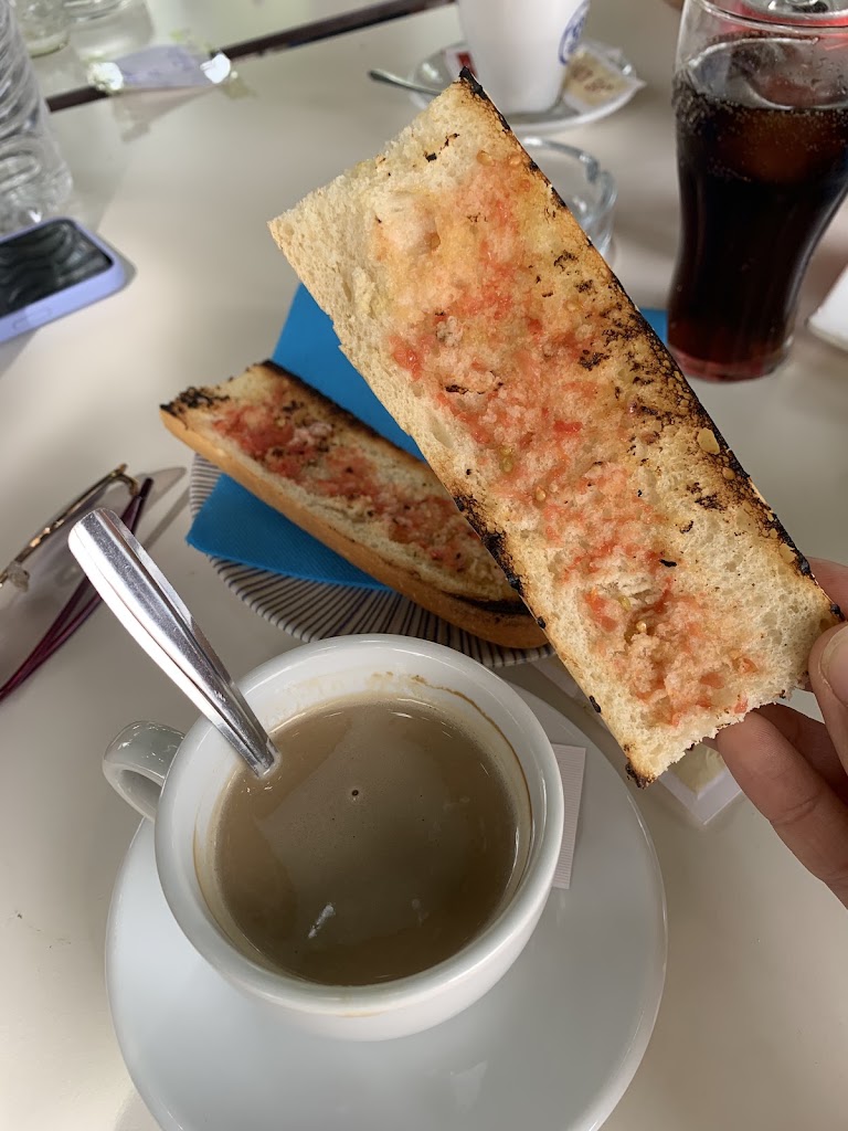 Xaloc Bar — Comida y bebida