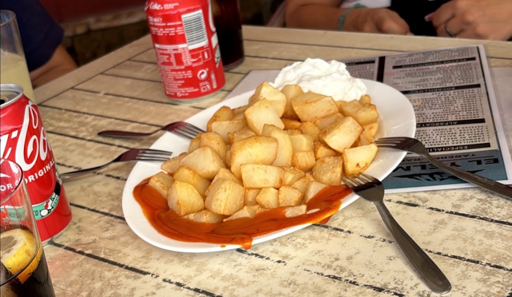 Taberna Bar El Yelmo — Patatas bravas