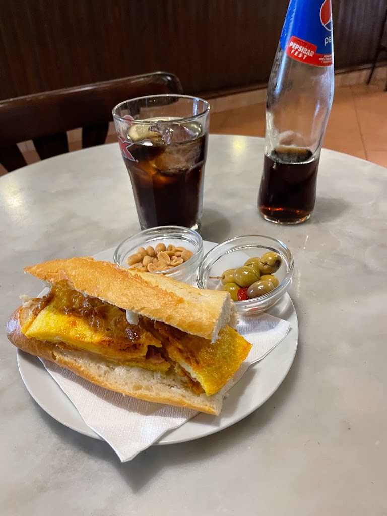 Cafetal Burjassot — Comida y bebida