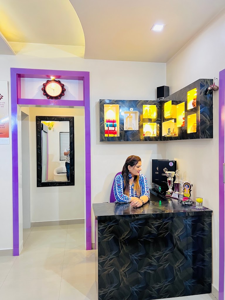 Aishwarya Ladies Beauty Parlour In Pune Keratin Treatment Meni Pedi Hair Spa Nail Art Makeup Beauty Parlour Course Pune