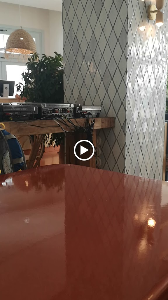 Cafe Montesol & Rooftop Bar — Ambiente