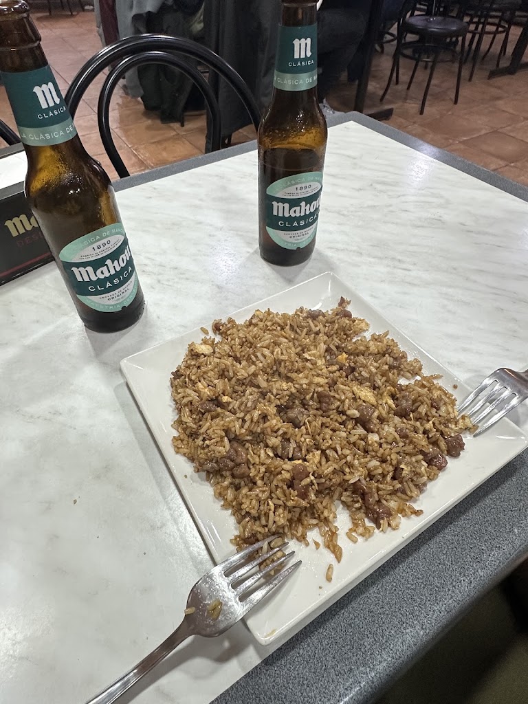 Avenida Byt Tapas — Comida y bebida