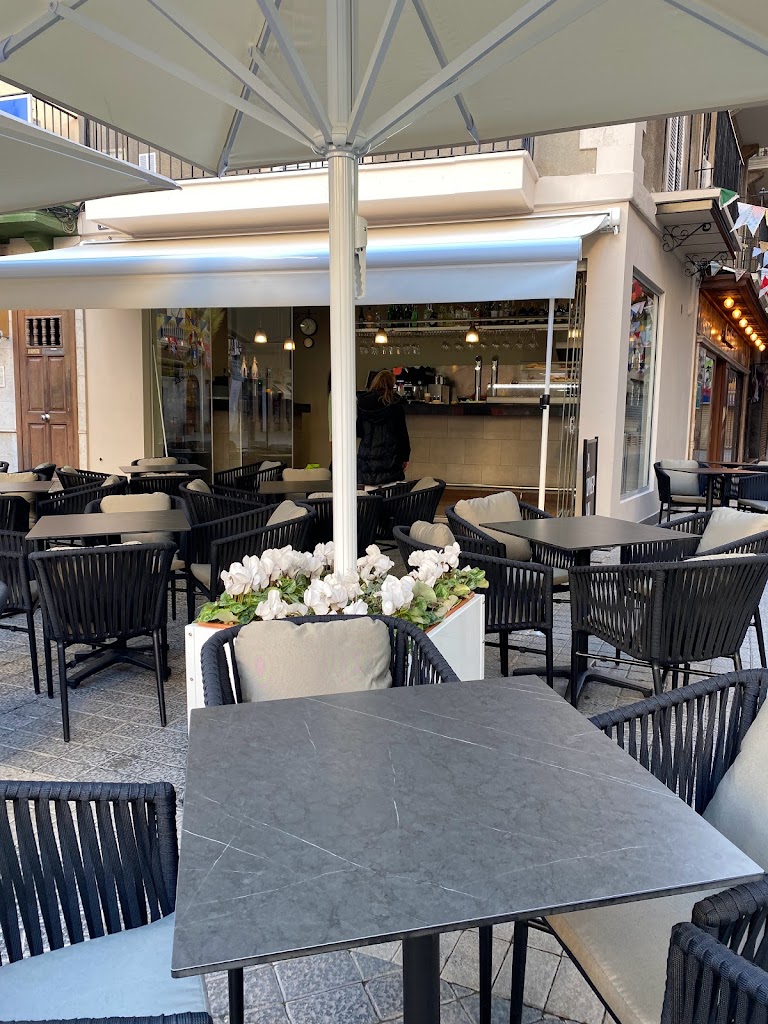 La Comercial — Ambiente