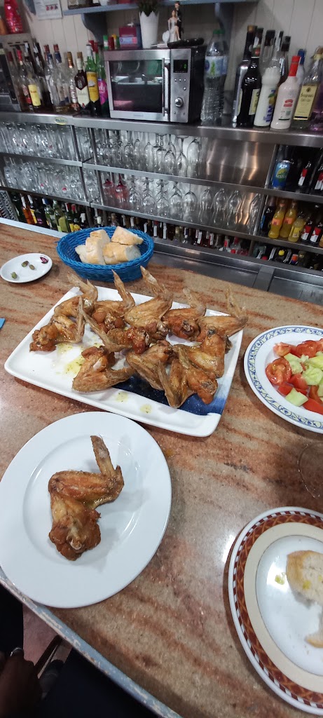 Cafe Bar Jenny. — Comida y bebida