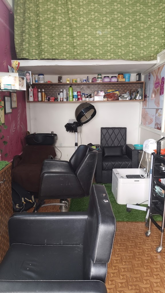 Royce Makeovers Beauty