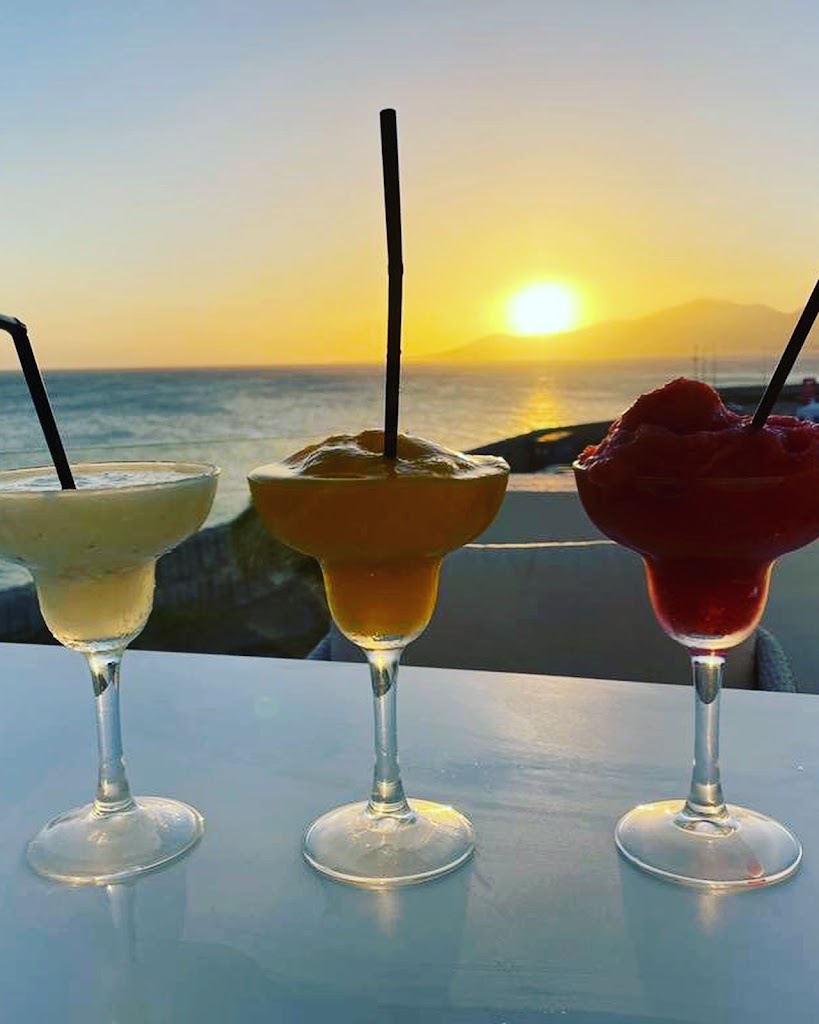 Las Amigas Rooftop Bar — Comida y bebida
