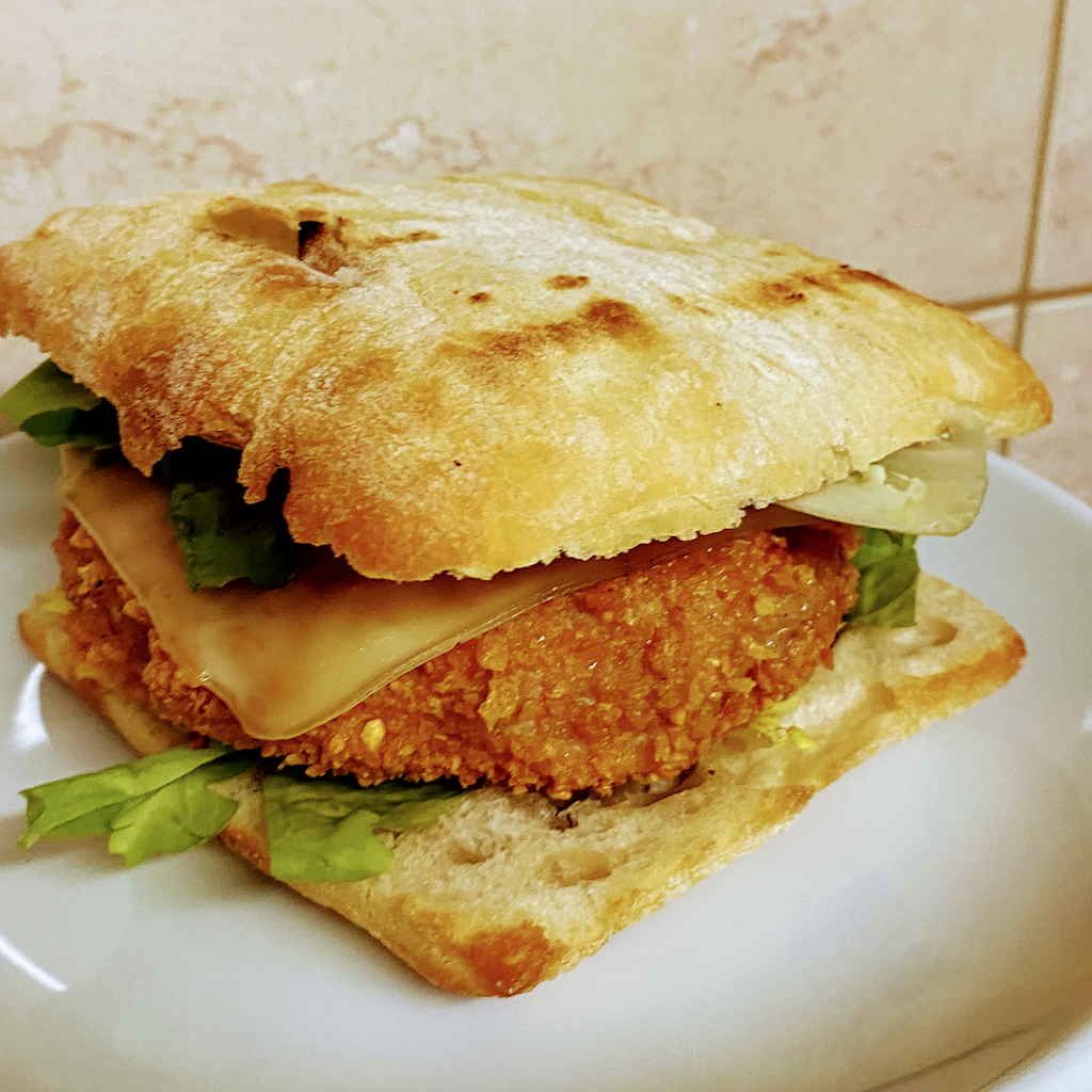 Restaurant Can Serrallonga — Comida y bebida