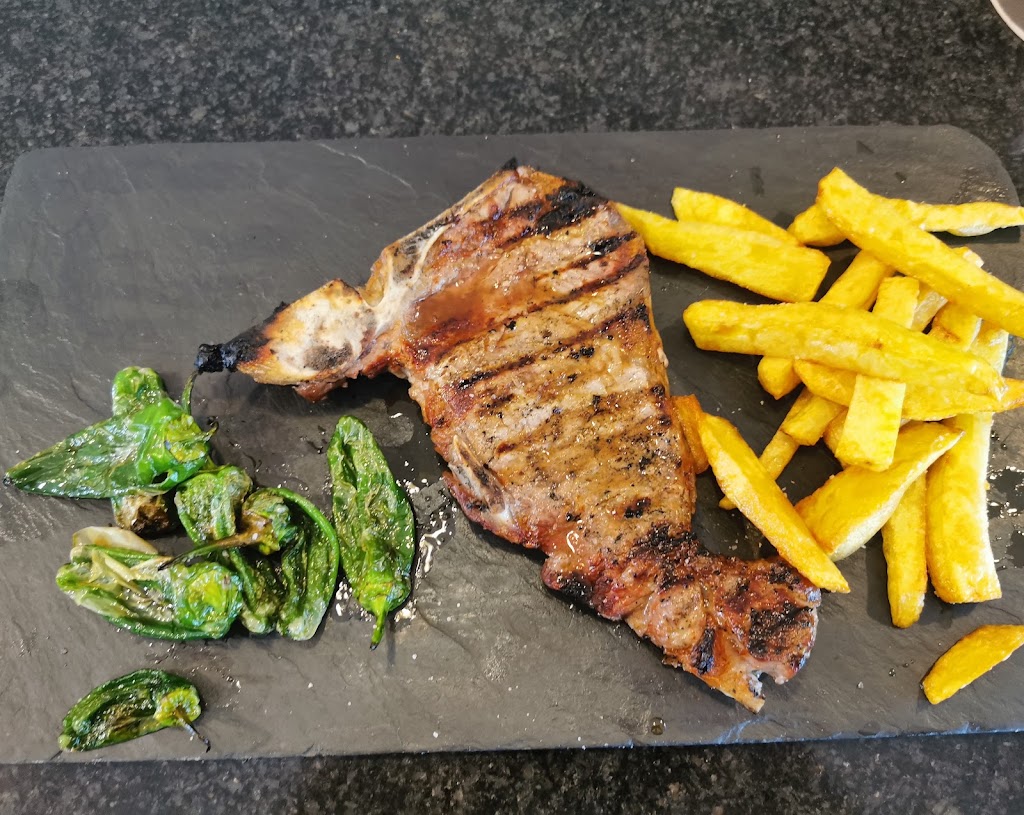 CA L'ESPIN — Comida y bebida