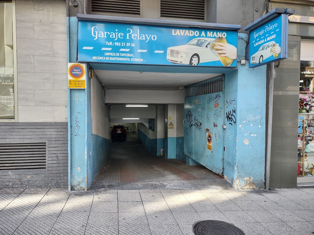 Garaje Pelayo — Exterior