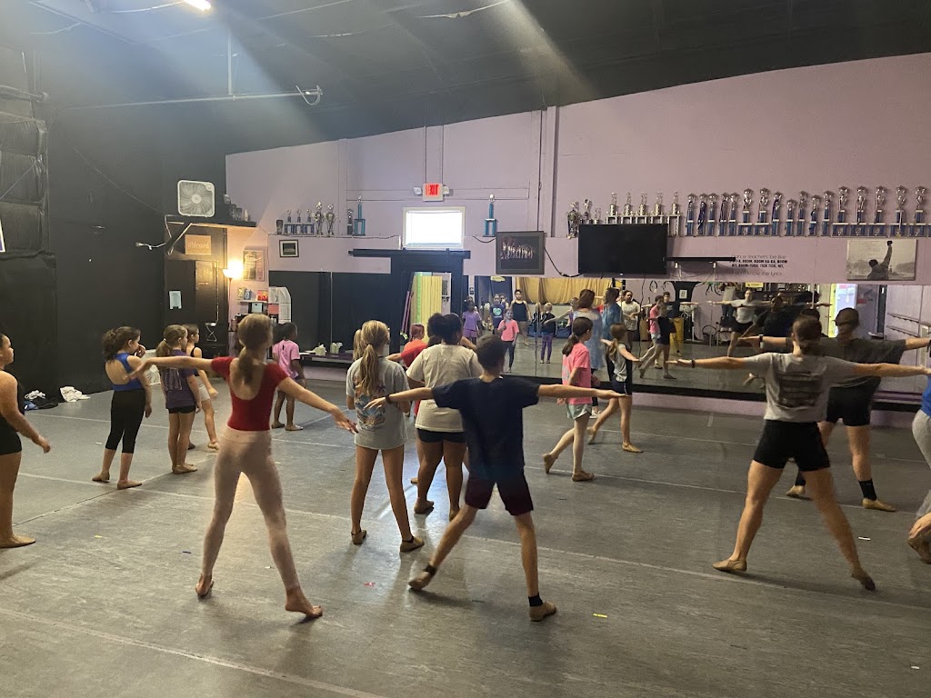  Dreamworks Dance Academy