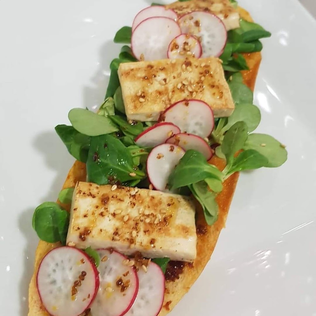 CAPRIOLE Caffe - Bistro — Comida y bebida