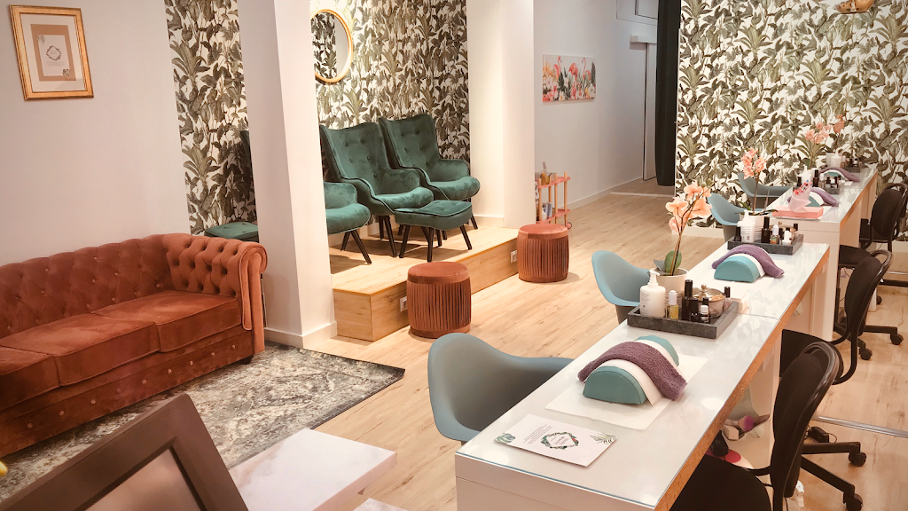 Tropic Beauty nails & eyes