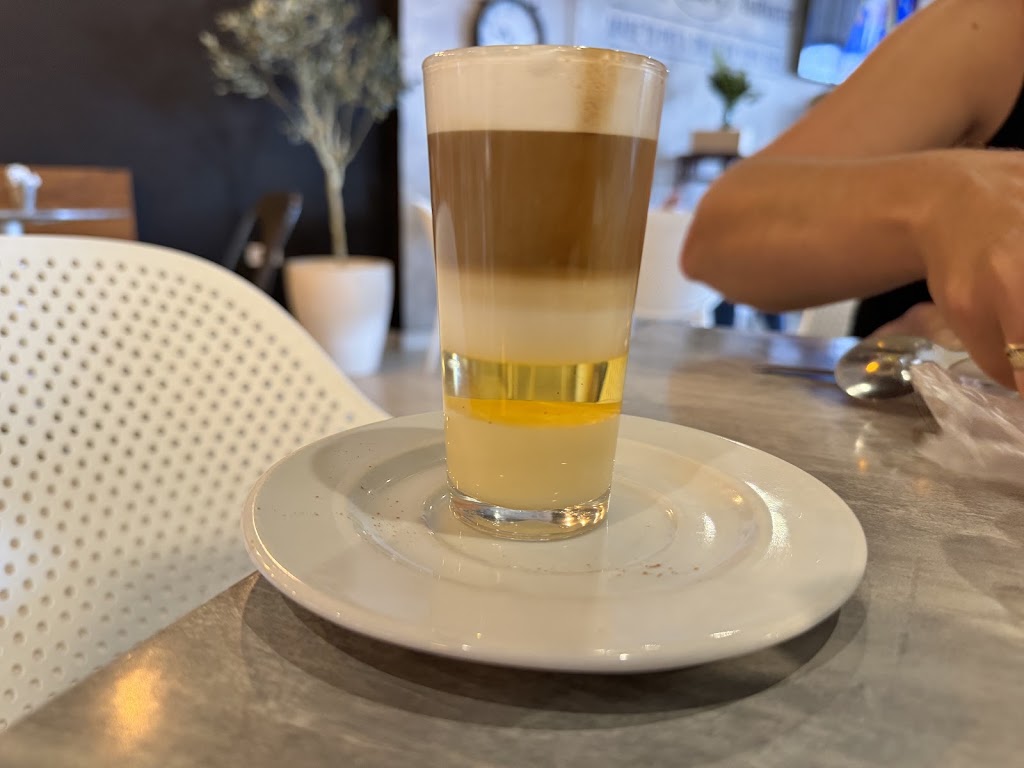 Cafeteria La Media Luna — Cortado