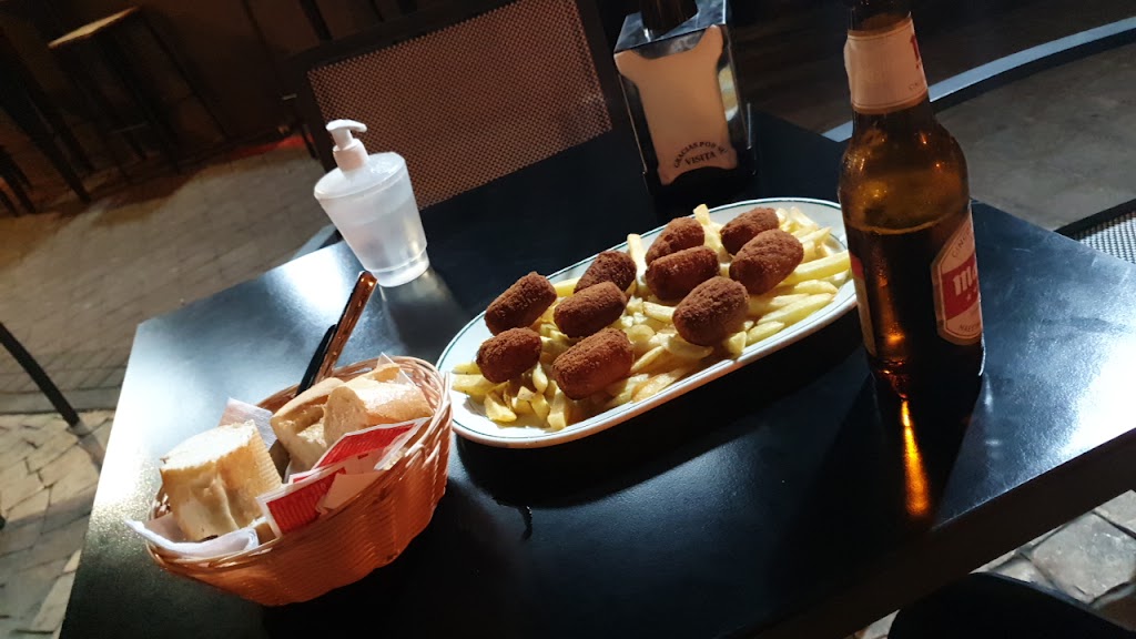 Bar La Cucana — Comida y bebida