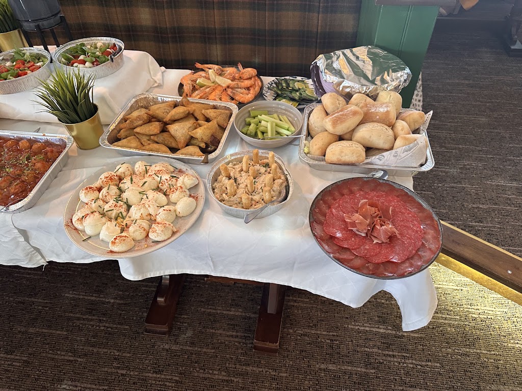 The Med Bistro & Bar — Comida y bebida