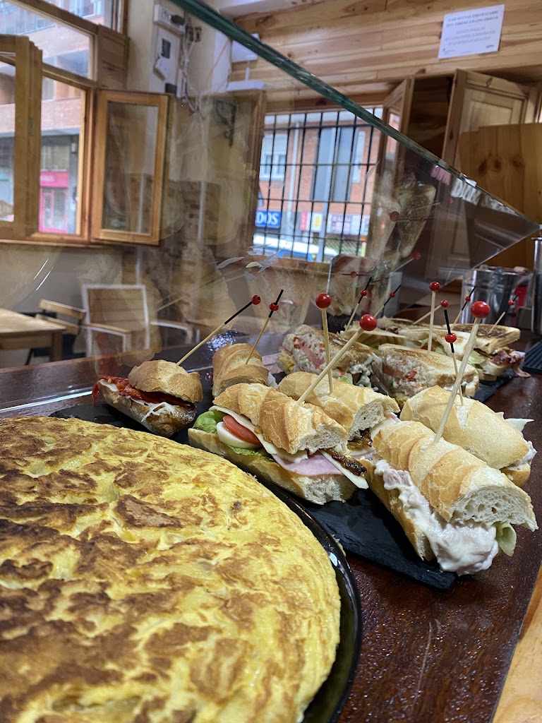Bar Berlin — Comida y bebida