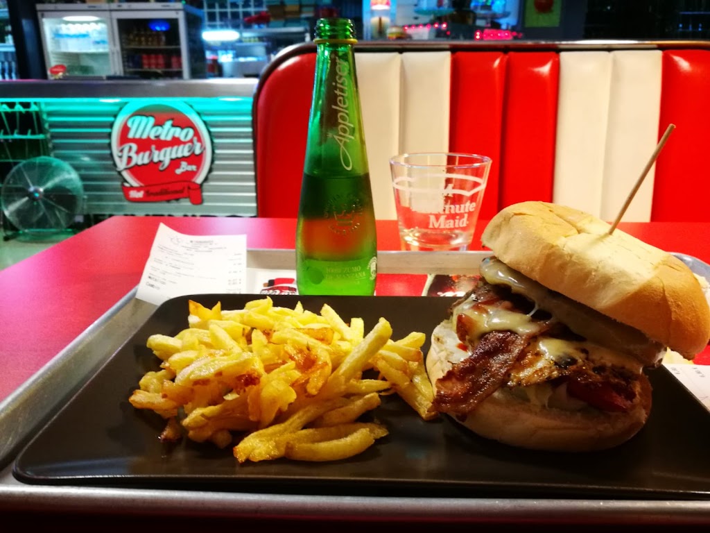 Metro Burguer Cerveceria, Tapeo, Menu, Pizzas x metro.Chivitos,Cervezas artesanas. — Comida y bebida