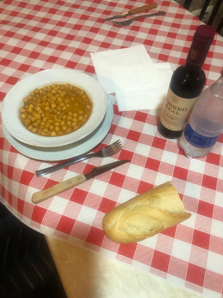 Cafeteria Restaurante A42 — Comida y bebida
